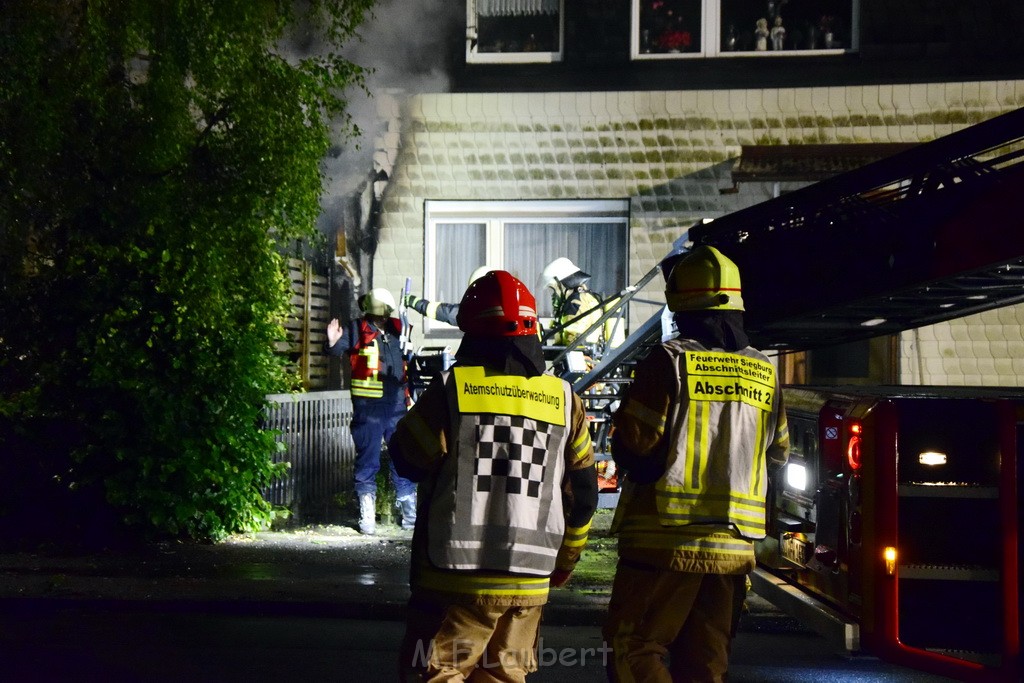 Grossfeuer Einfamilienhaus Siegburg Muehlengrabenstr P0149.JPG - Miklos Laubert